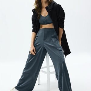 Athleta Pinnacle Pinnacle Wide Leg Cargo trousers NWT black